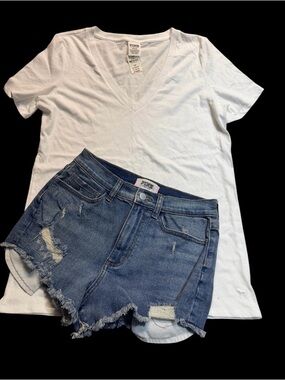 PINK Victoria's Secret White V-Neck Tee - Classic Women's Basic